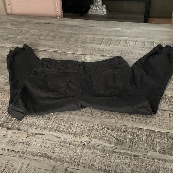 Women’s Black Casual Jogger/Capri Pants, stretchy size 12, Preloved - Picture 3 of 5
